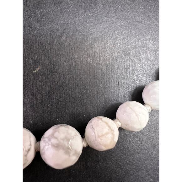 NEW howlite graduated knotted necklace with sterling silver clasp - Picture 7 of 13